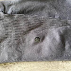 Lululemon compression crops